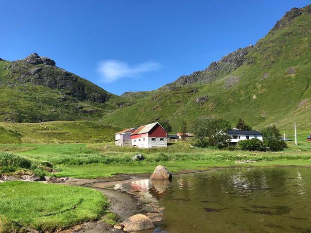 Room with fjord view right at the waterfront
