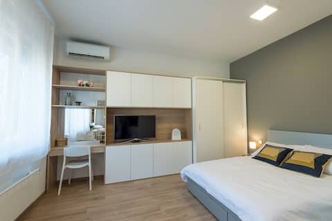 Popular Airbnb listing: Apartman Lanterna Maksimir free private parking in Maksimir
