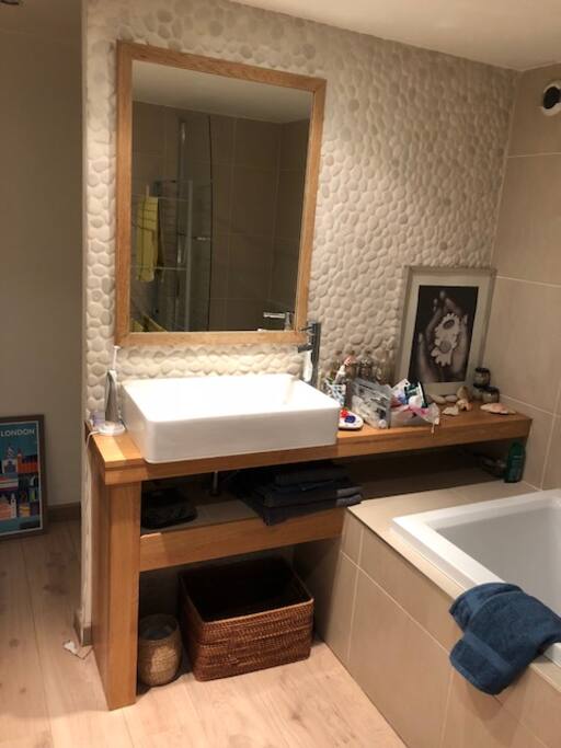 salle de bain attenante à la chambre "verte"