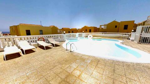 “Sunny house” with heated swimming pool