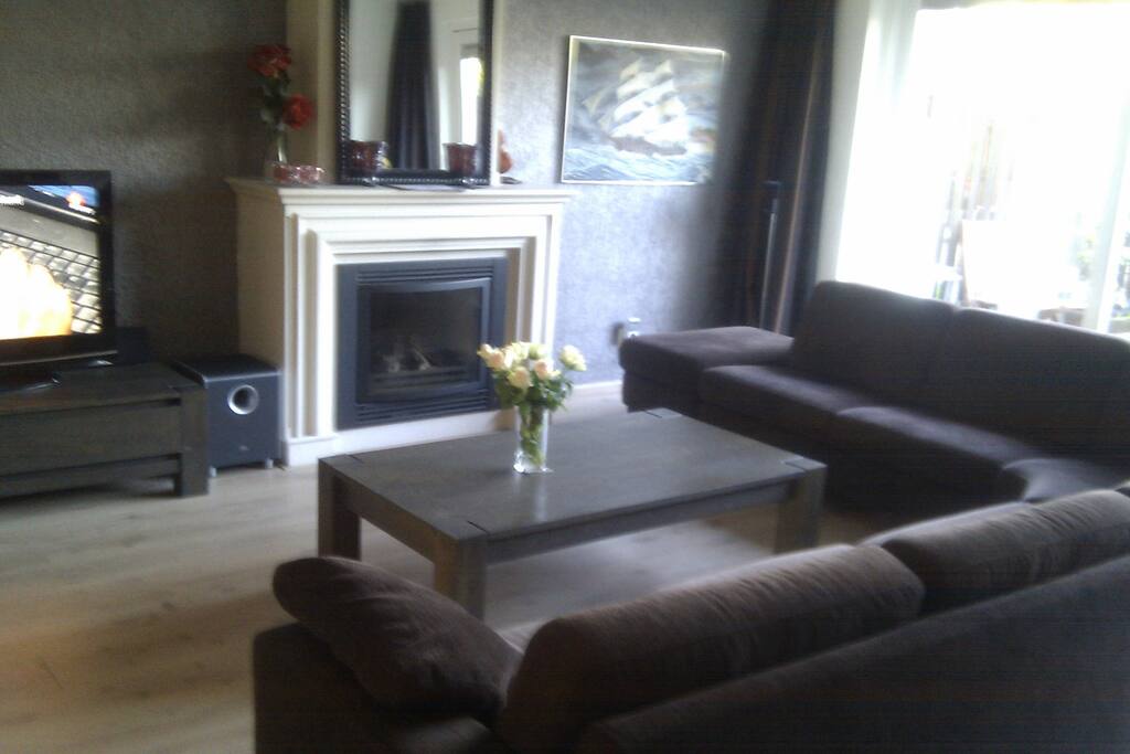 Living Room with firepace