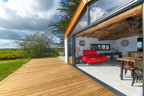 Etable: Charming cottage overlooking the marsh.