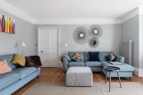 Grade II Listed 17th-Century Rectory with Sea View