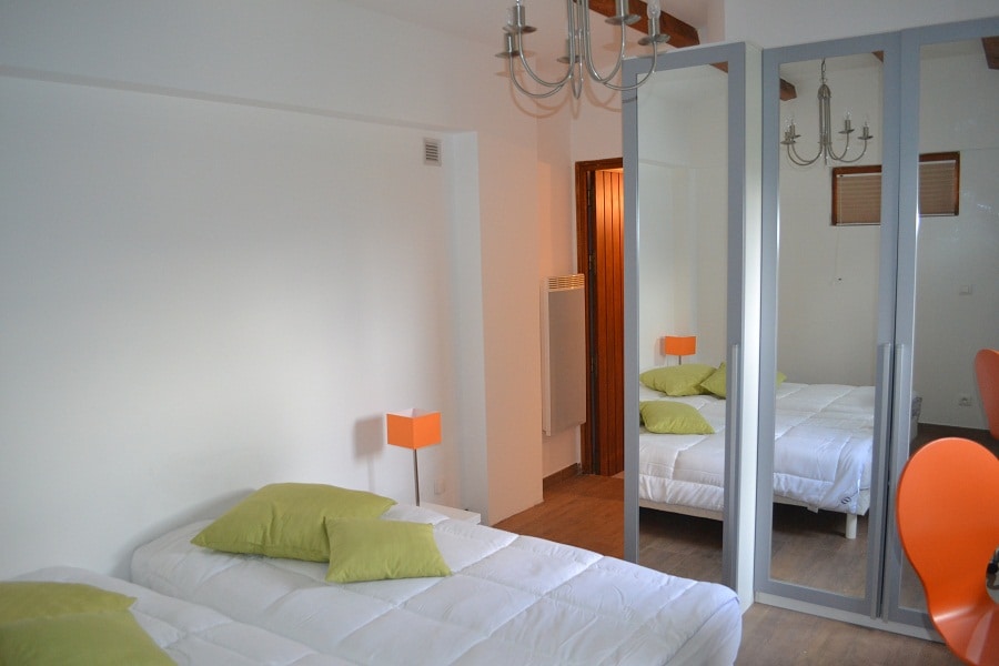 Dhoma e gjumit e dytë lart