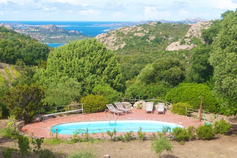 Villa with Pool & Amazing Sea View.