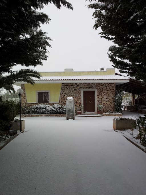 Villa con neve / Villa with snow