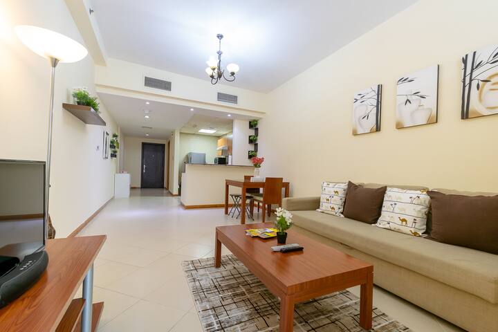 Huge Studio Apt | Heart of Marina | Next to Metro!