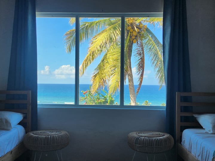 Spálňa č.5  - 2 veľké manželské postele, kúpeľňa vo vnútri. Nádherný výhľad na oceán.