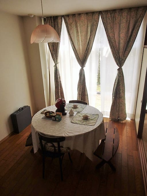 dining(share space)