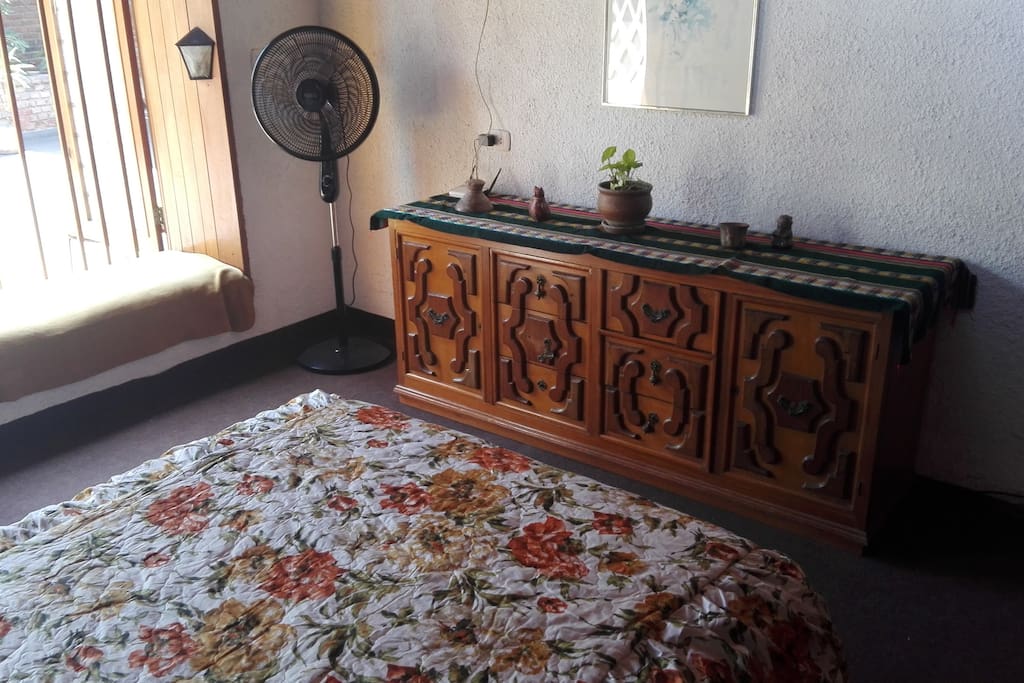 habitación cómoda cama dos plazas