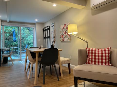 Cozy and Secluded Apartment/Seasonal garden view