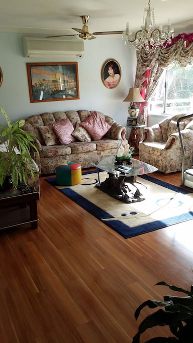 Lounge upstairs