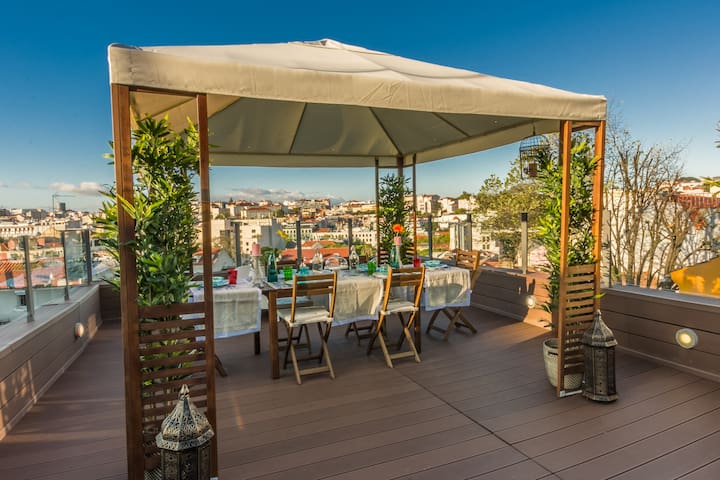 Lisbon4Real: Deluxe 3BR Rooftop in Principe Real