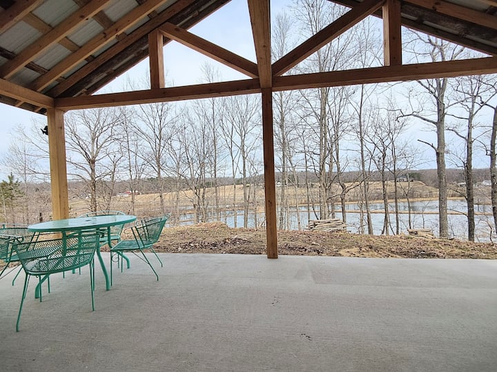 Hill Side Retreat Cabins for Rent in Summertown, Tennessee, United