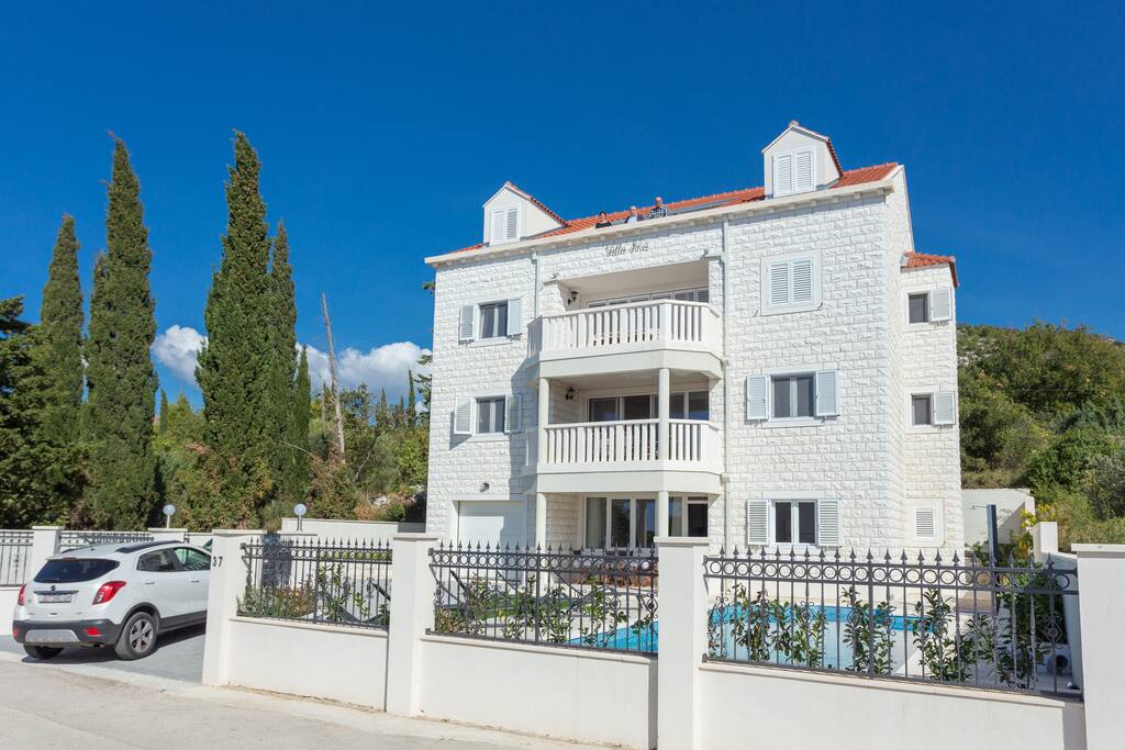 Villa Ana