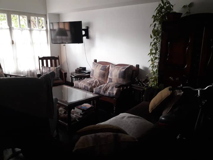 Habitación en casa compartida en Martínez con acceso a baño