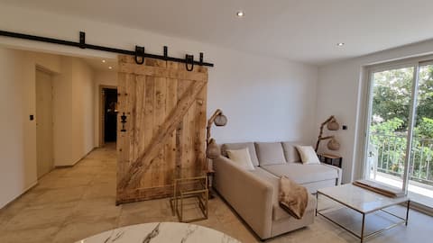 Popular Airbnb listing: Beachfront Apartment in Ajaccio