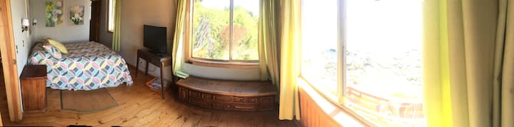 主卧全景海景，给人一种在船上的感觉