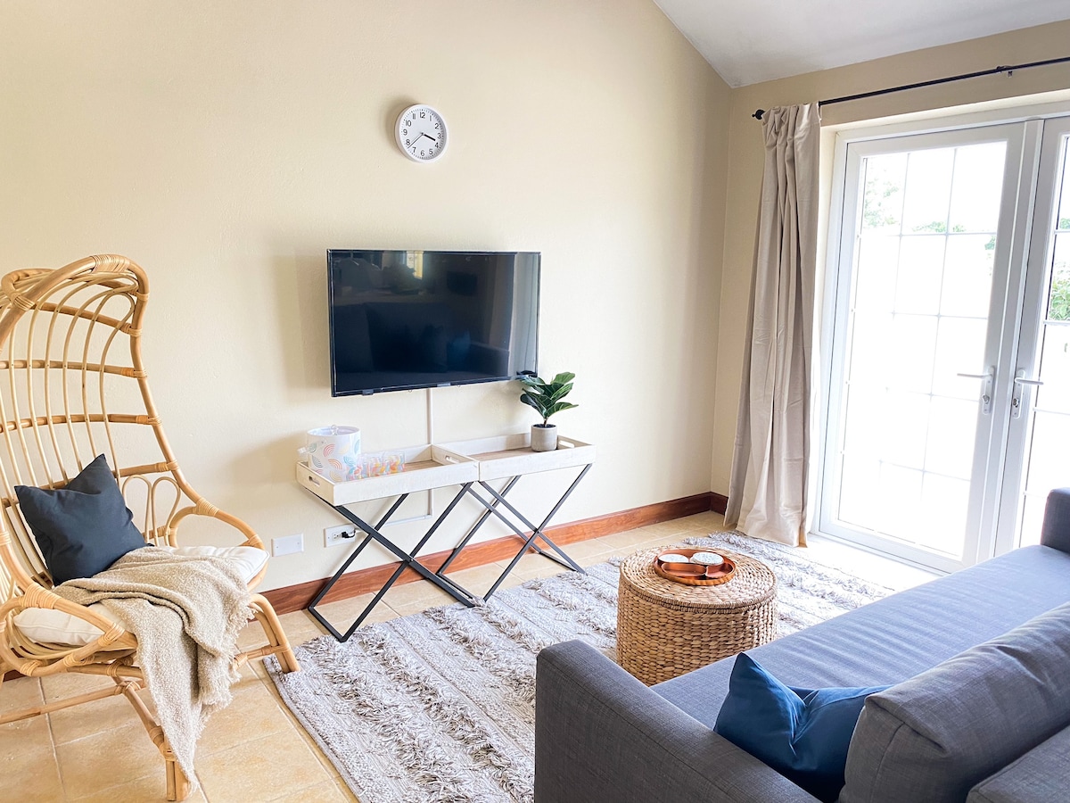 Дневна соба на бунгаловот