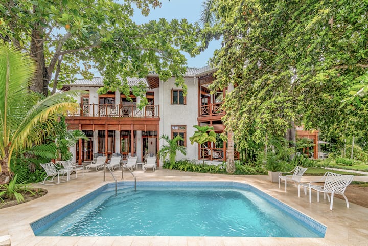 Idle Awhile Villa Cotton - 5 Bedroom Villa, Negril