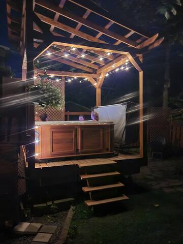 FamilyHouse, QuebecCity, SPA, PoolTable, 4 bedroom gallery image 5