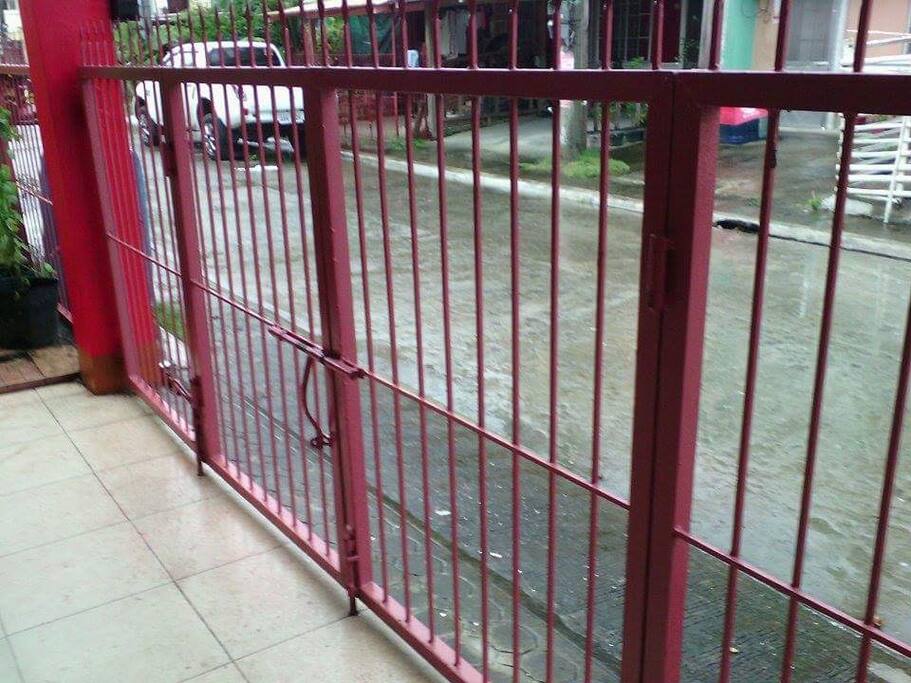 Gate