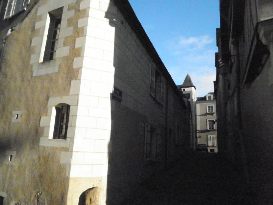 Angle de la maison, avec au premier les fenêtres de la chambre d'hôte