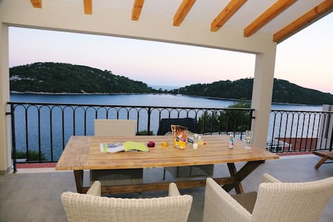 Virgo - Breathtaking sea view apartment