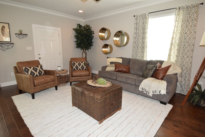 Maison de Calcasieu- New 3/2.5 w/waterfront views