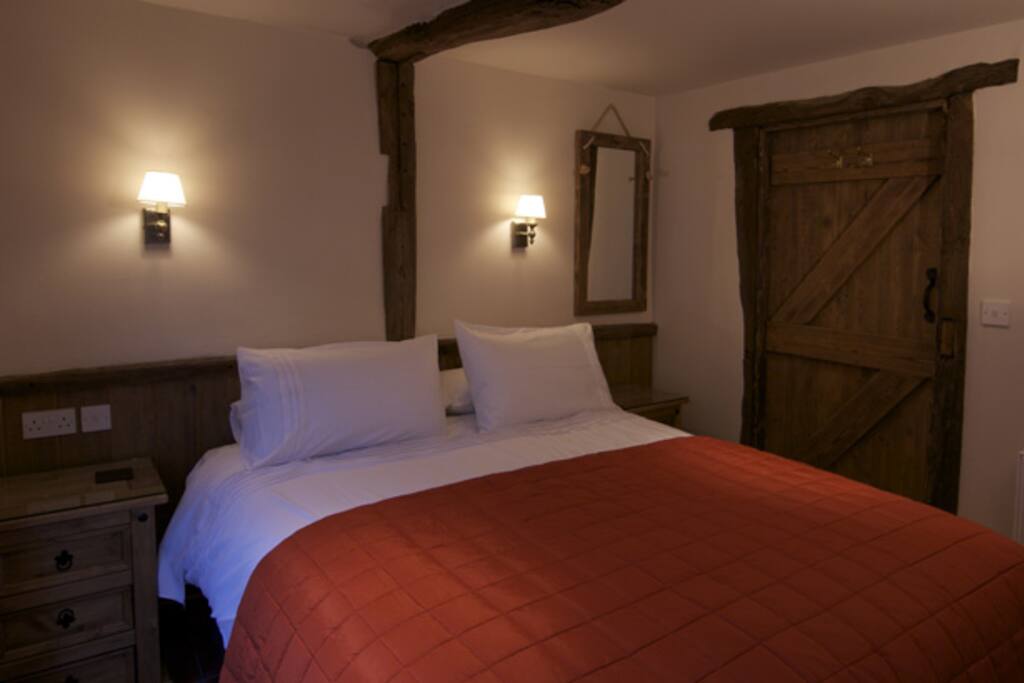 Double bed, also available as Twin