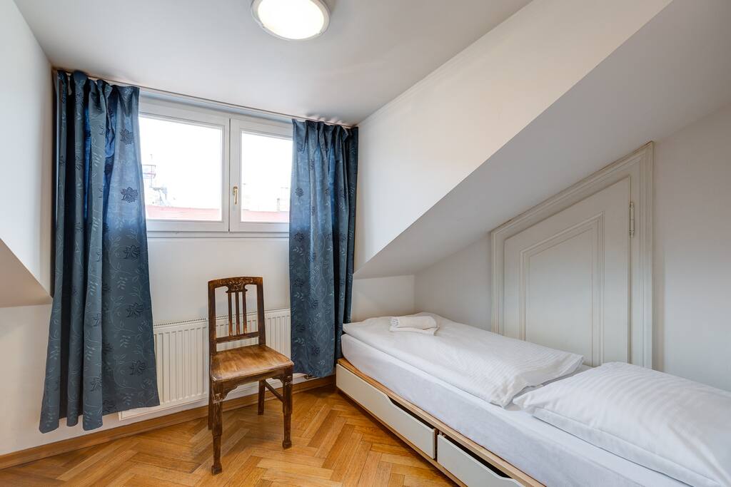 Bedroom with twin beds
