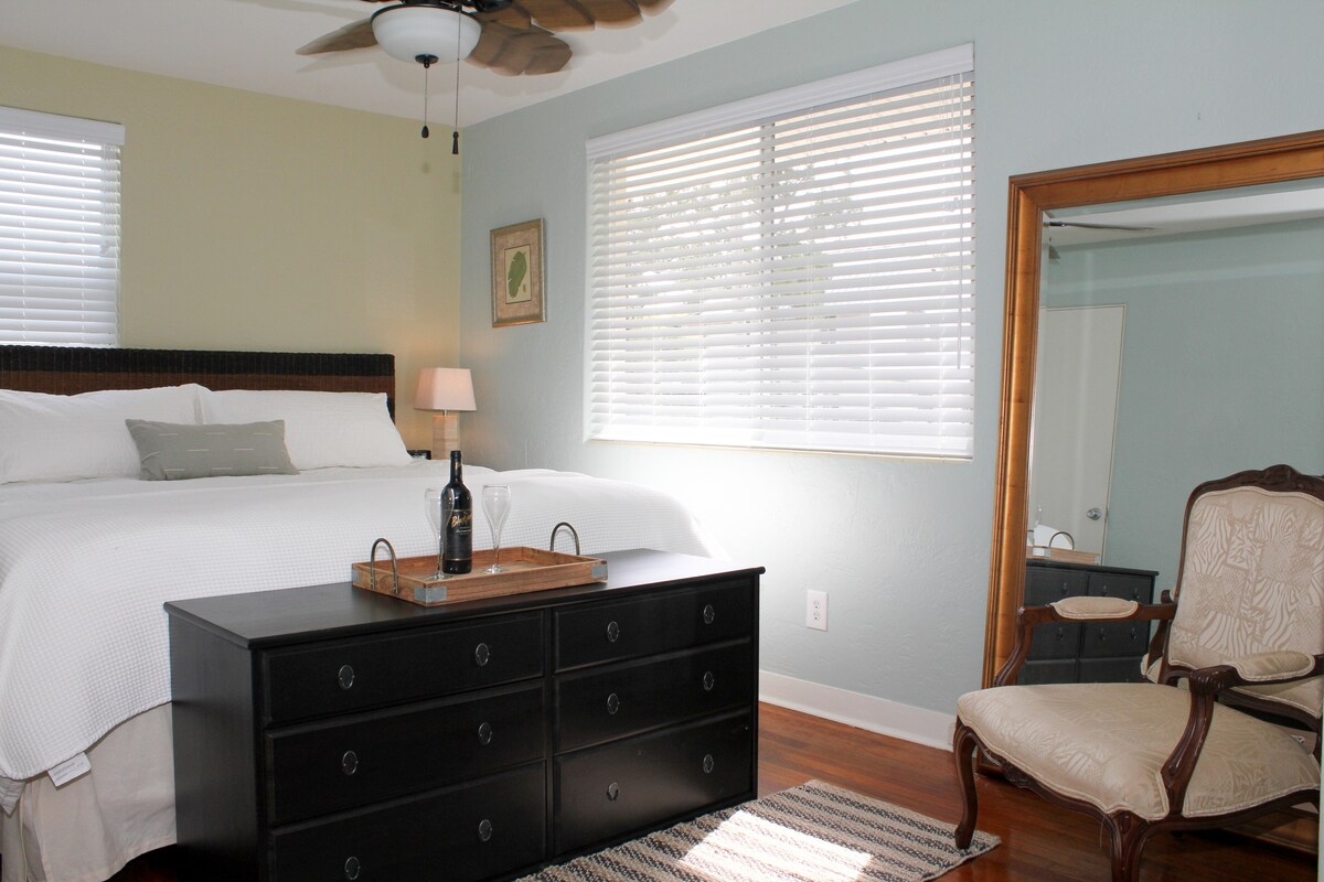 Dormitorio principal con cama tamaño king