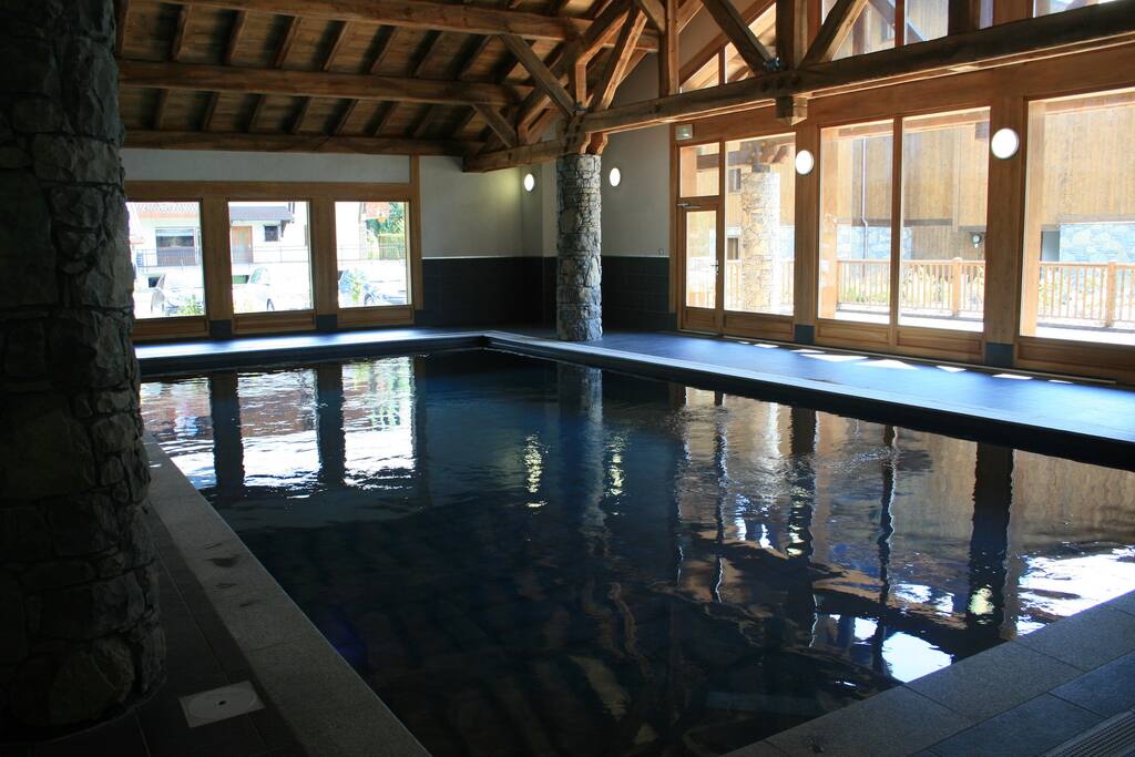 Pool, for the Chardons Argentes flats only.
