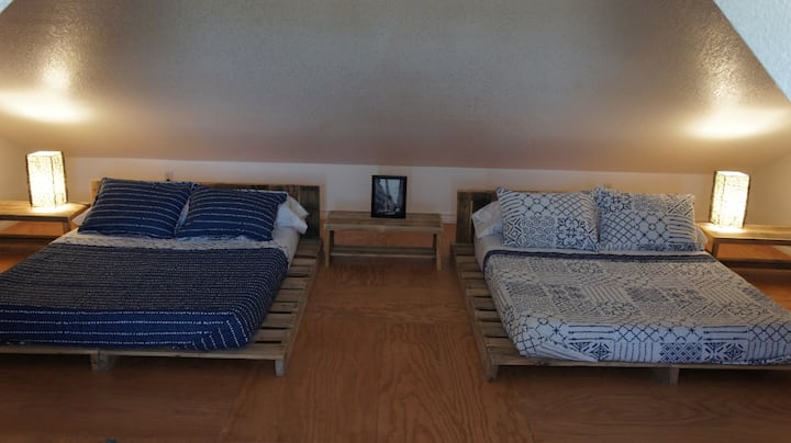 3 habitaciones en el loft de arriba.