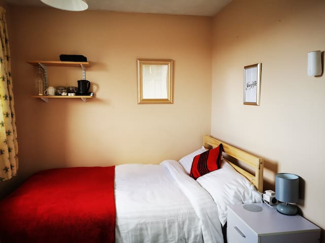 Airbnb Broad Hinton Ferienwohnungen Unterkunfte England