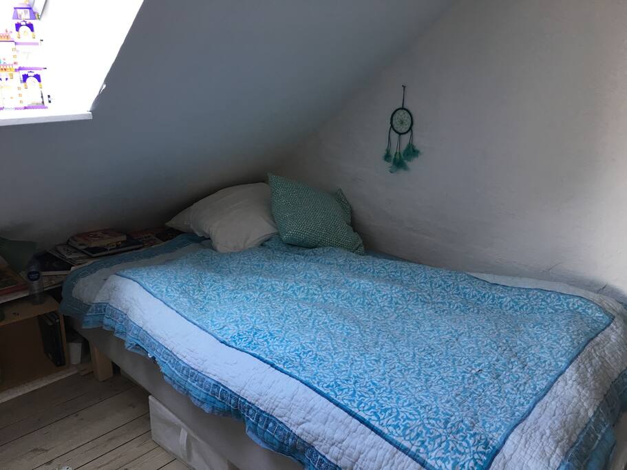 Bedroom with 120x200-bed