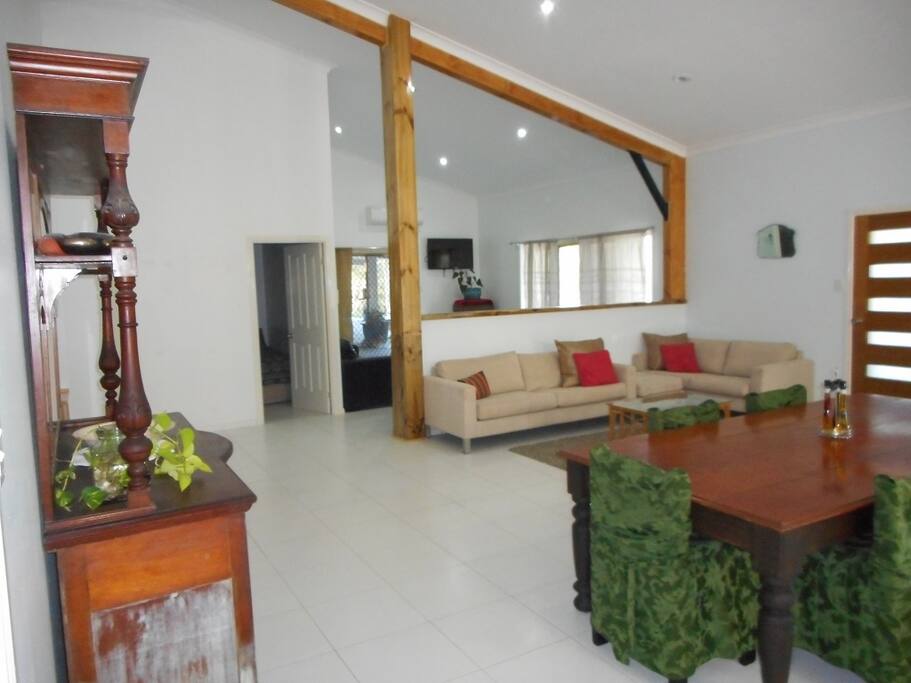 Lounge/ Dining