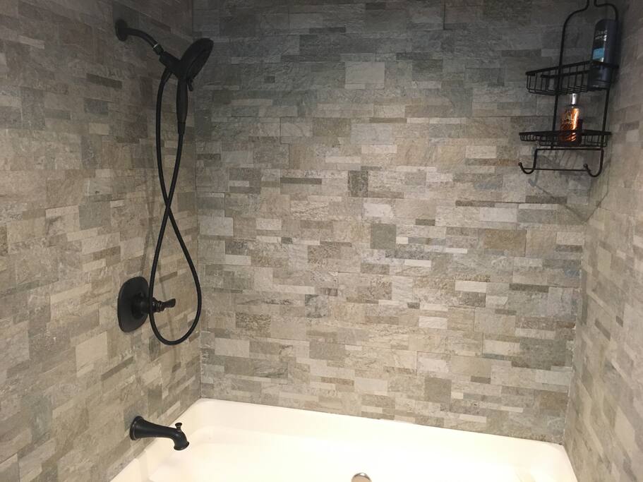 Full bathroom #2
