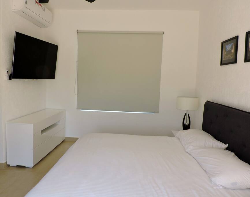 Recámara Principal: Cama King, baño completo y Terraza/Solarium