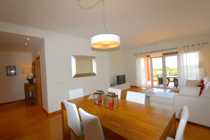 Entire home with 2 bedrooms in Quarteira - Golf Mar 93-CleveDetails, Golf View, BBQ,Pool,Wifi