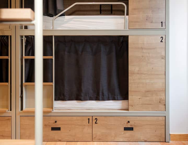 Private Room 6 Beds. A ROOM IN THE CITY.