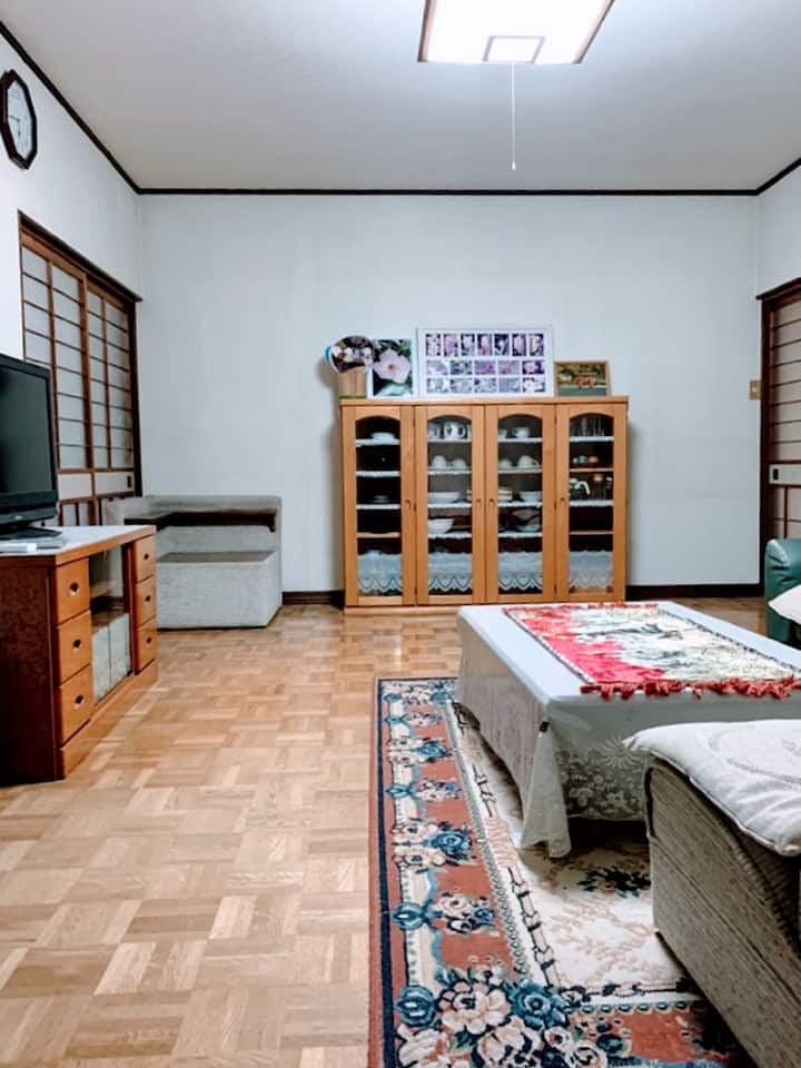 良品安価の一棟貸し『花鳥苑別館』ゆったり落ち着ける空間。父母ケ浜まで車で12分・コンビニ歩いて３分。 - 간온지시