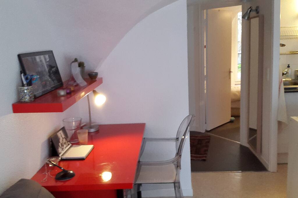 Pièce de vie coin bureau