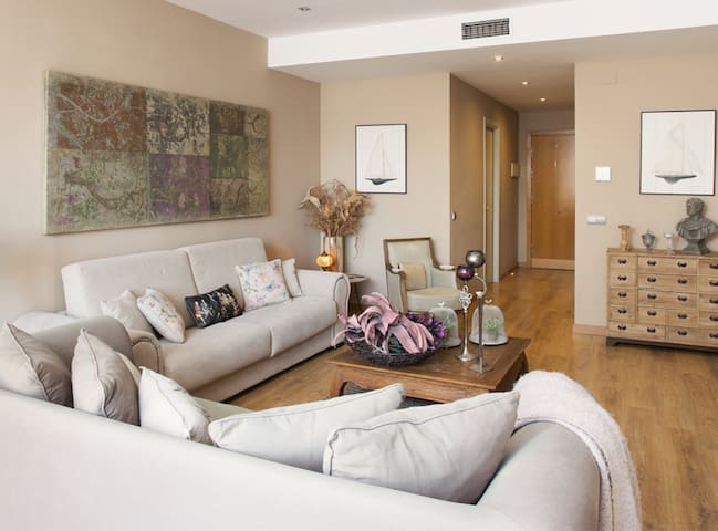Landscape Cozy and bright apartment gallery image 3