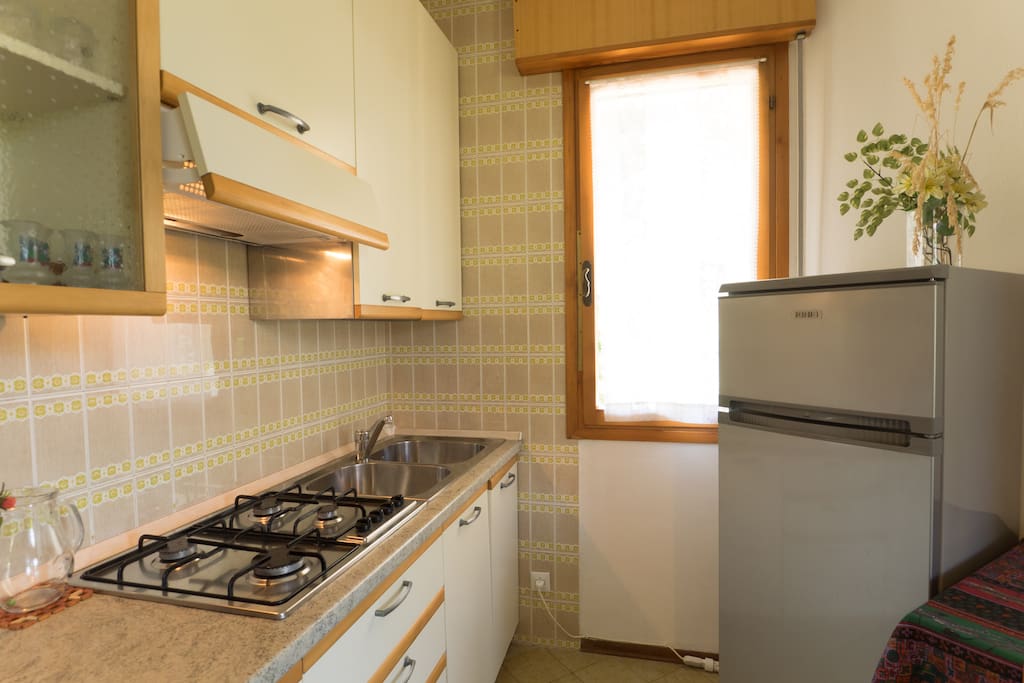 Frigo grande con congelatore