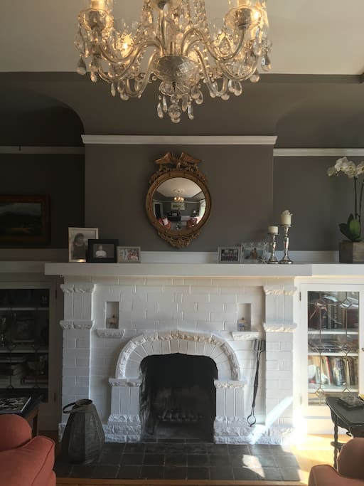 Working fireplace in living room.
