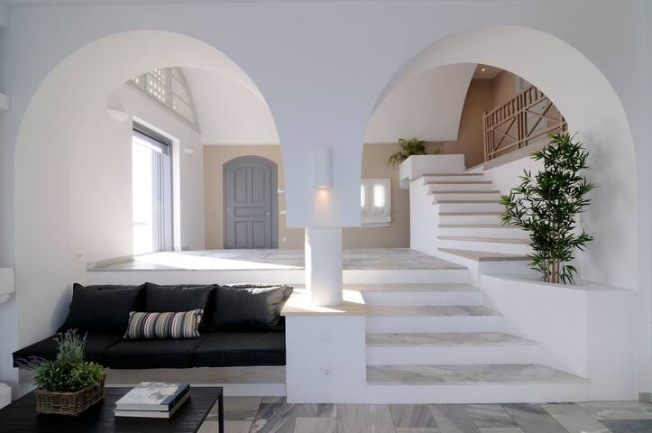 Luxury Villa with Breathtaking View gallery image 4