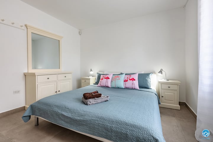 Second bedroom with own closet space - airco and shared bathroom