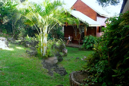 Bungalow avec piscine, vue mer sur les Saintes