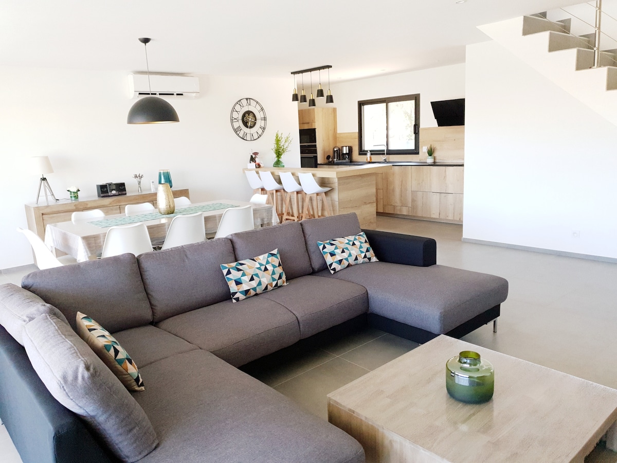 Successful Airbnb property: Villa Pinarello heated pool beach within 1 km walking distance in Zonza